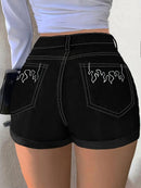 Shorts Jeans Feminino Cintura Alta – Bordado de Chamas e Bainha Enrolada - Rosence